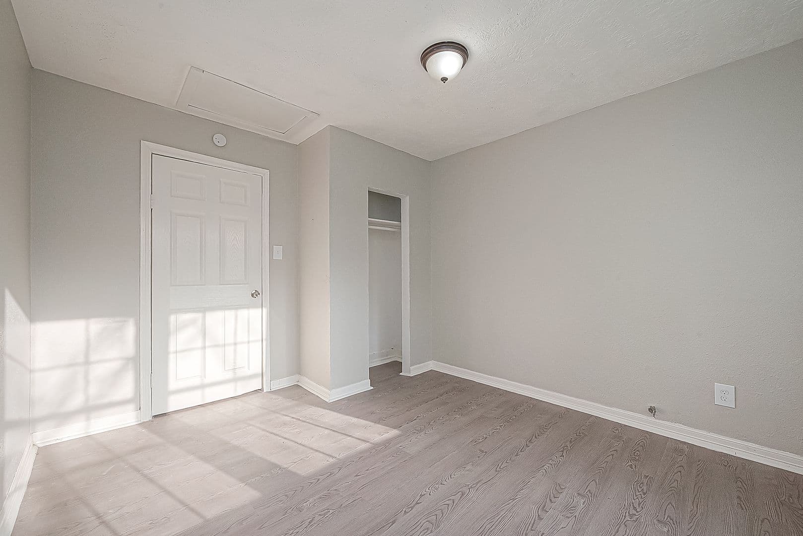 Houston House: 8304 Darien St.