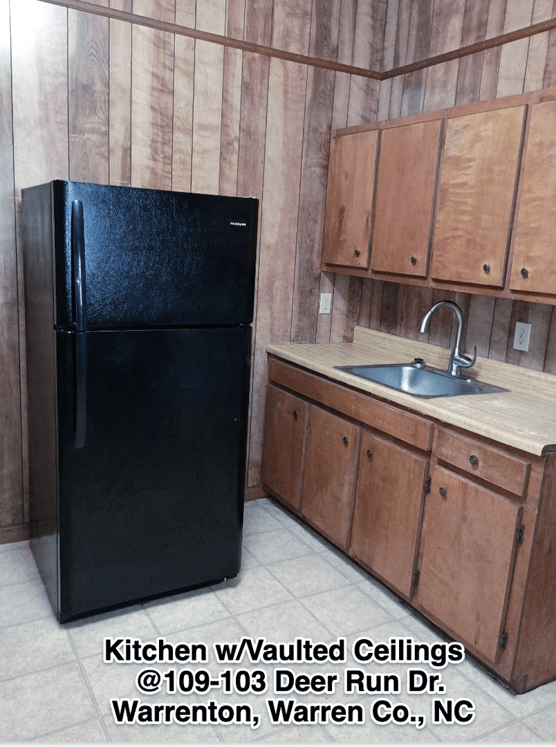 Warrenton Apartment: 103-121 Deer Run Dr.