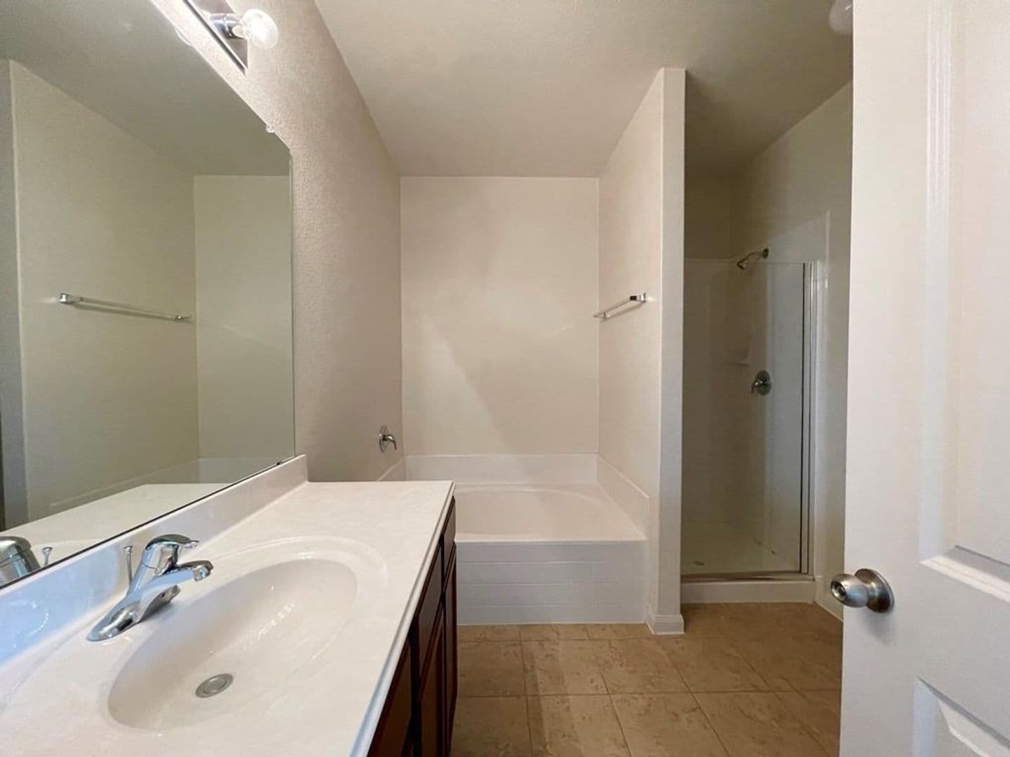 Jarrell House: 408 Farmer Ln