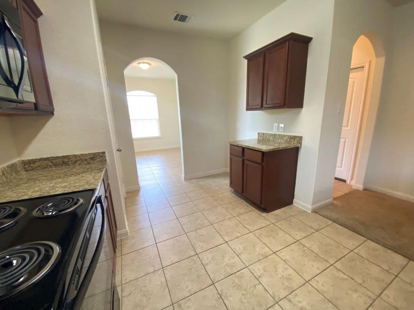 Jarrell House: 408 Farmer Ln