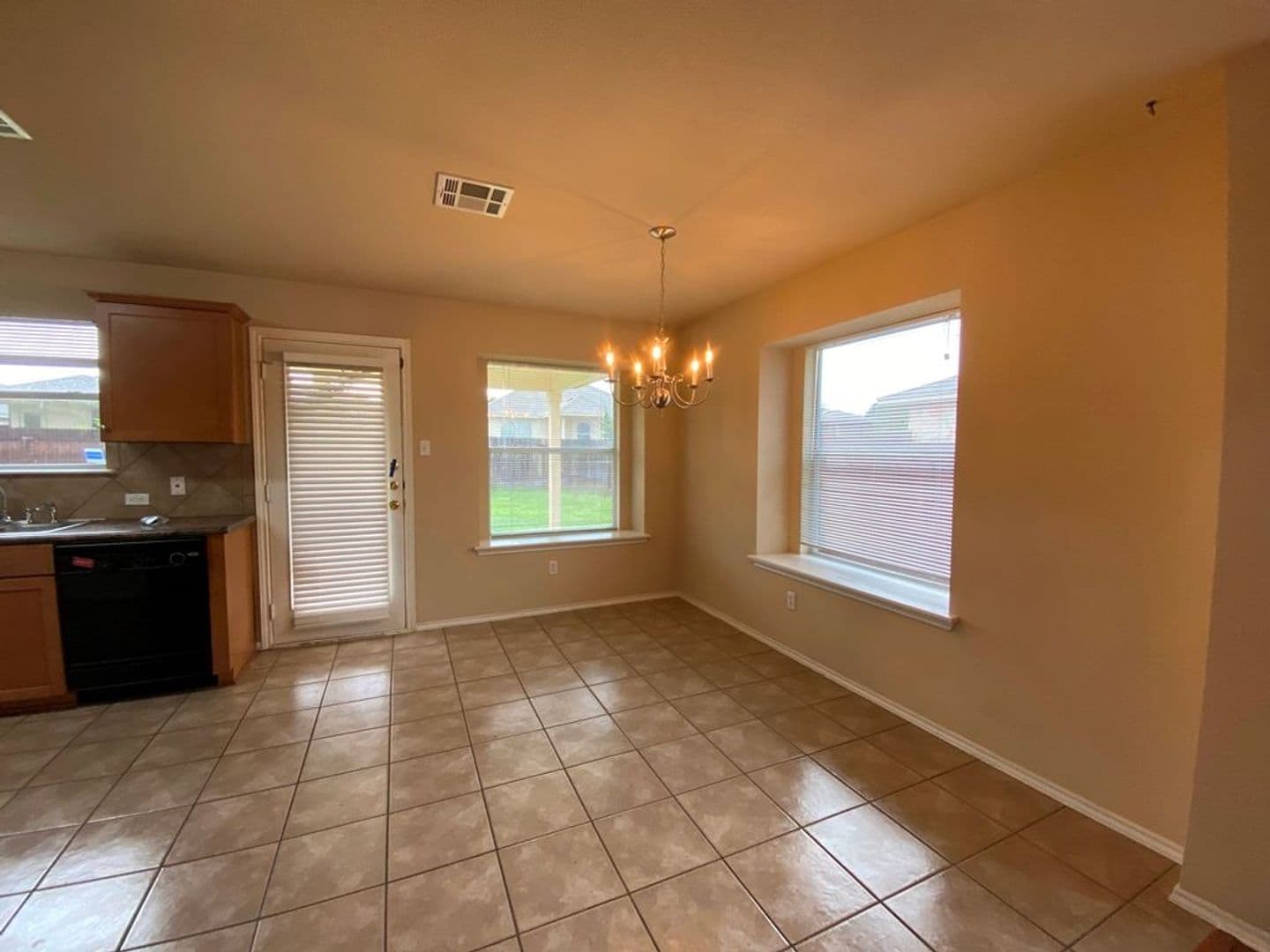 Leander House: 1005 Gentry Dr.