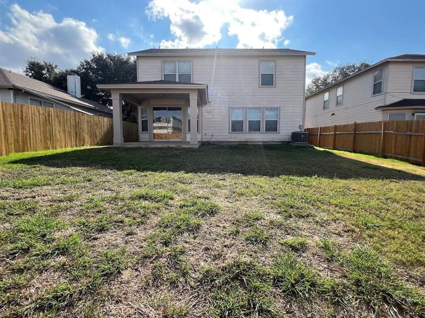 Del Valle House: 13120 Dearbonne Dr