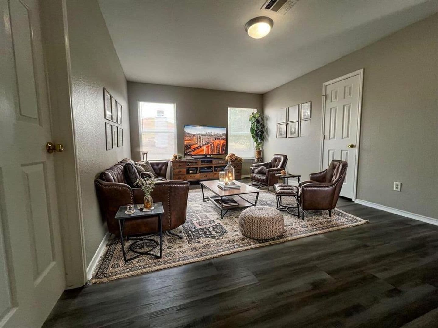 Del Valle House: 13120 Dearbonne Dr