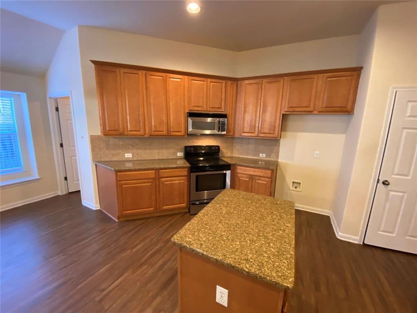Round Rock House: 1002 Mesquite Hollow Pl.
