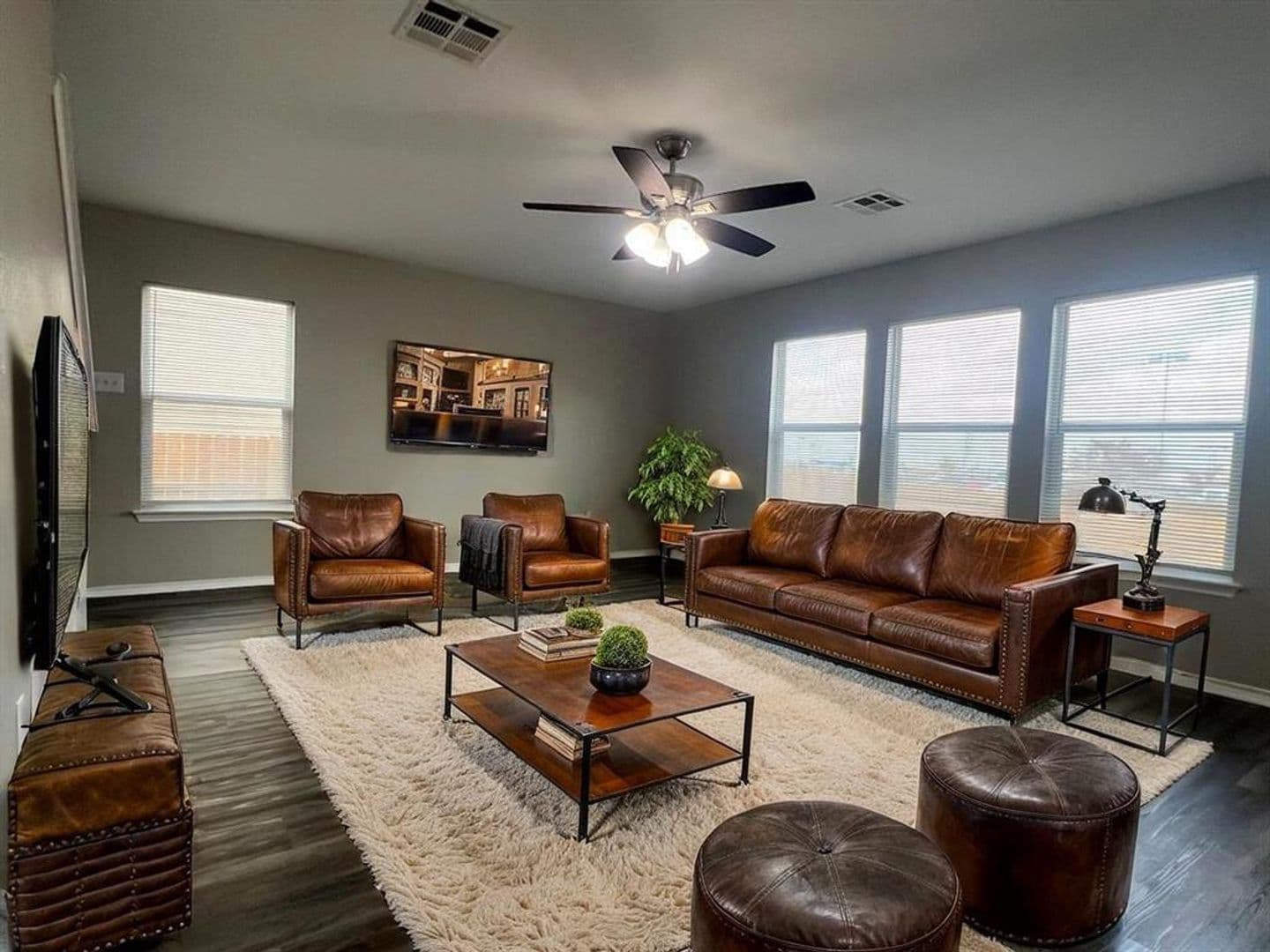 Del Valle House: 13120 Dearbonne Dr