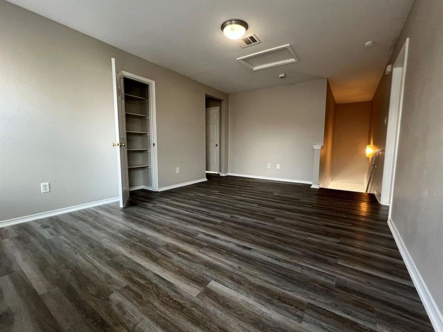 Del Valle House: 13120 Dearbonne Dr