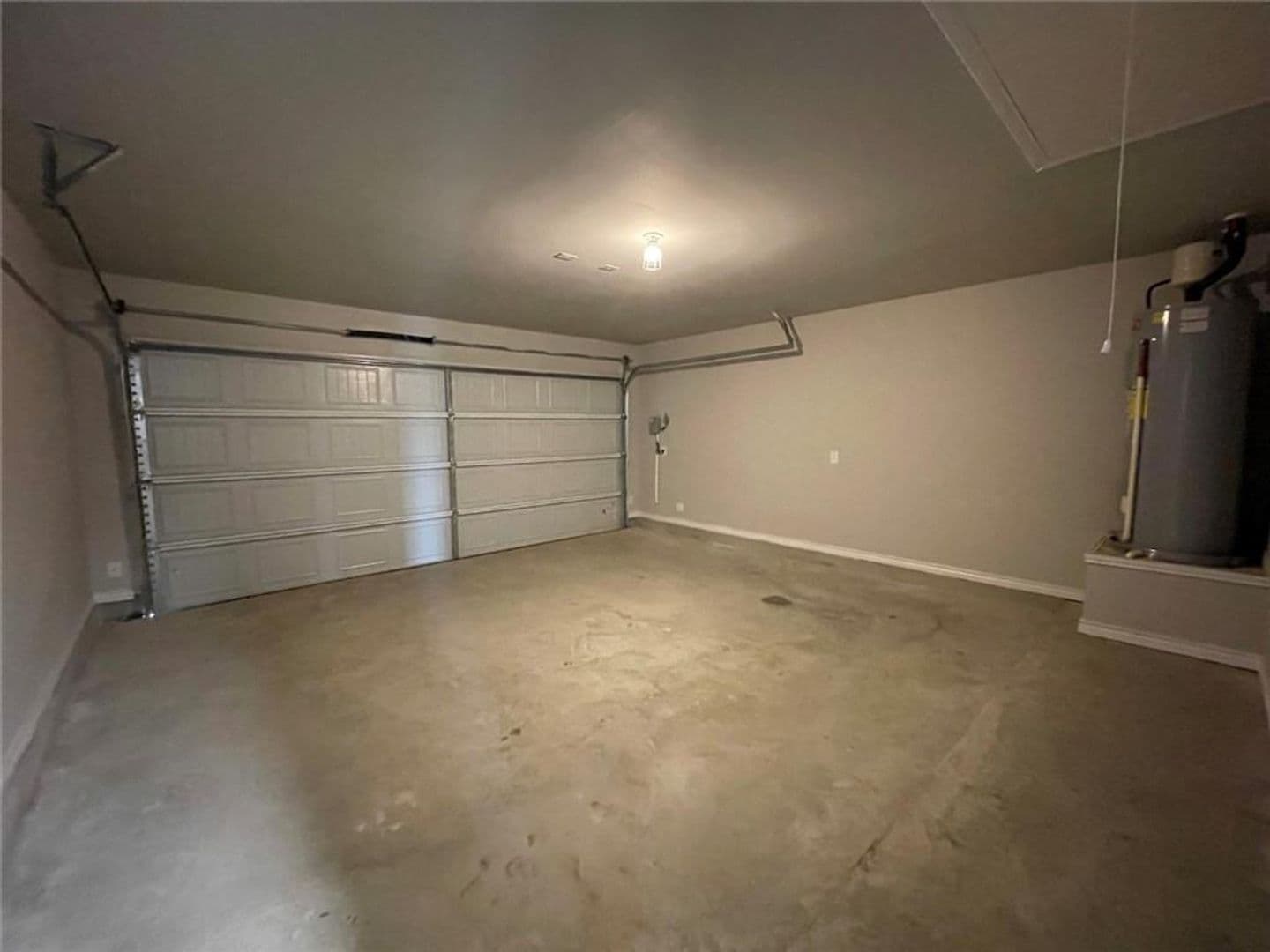 Temple House: 806 Hollyhock Dr