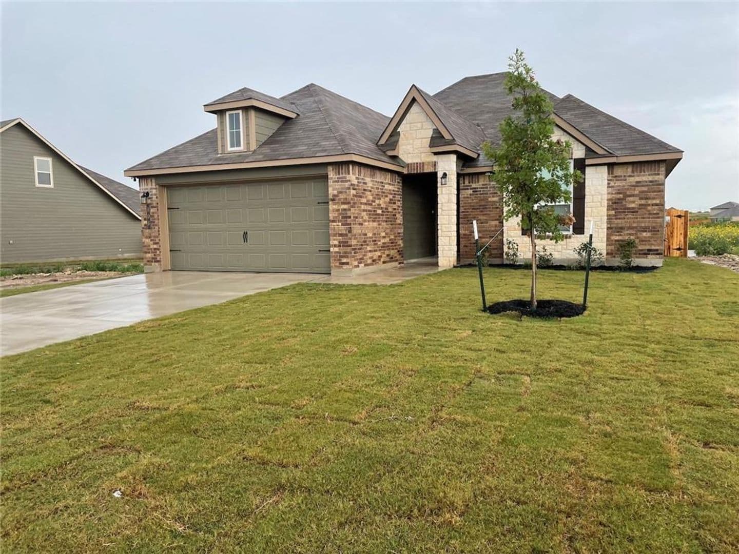 Temple House: 806 Hollyhock Dr