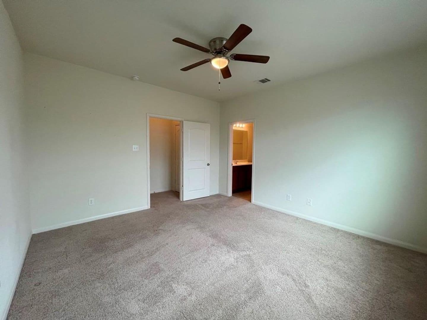 Jarrell House: 408 Farmer Ln