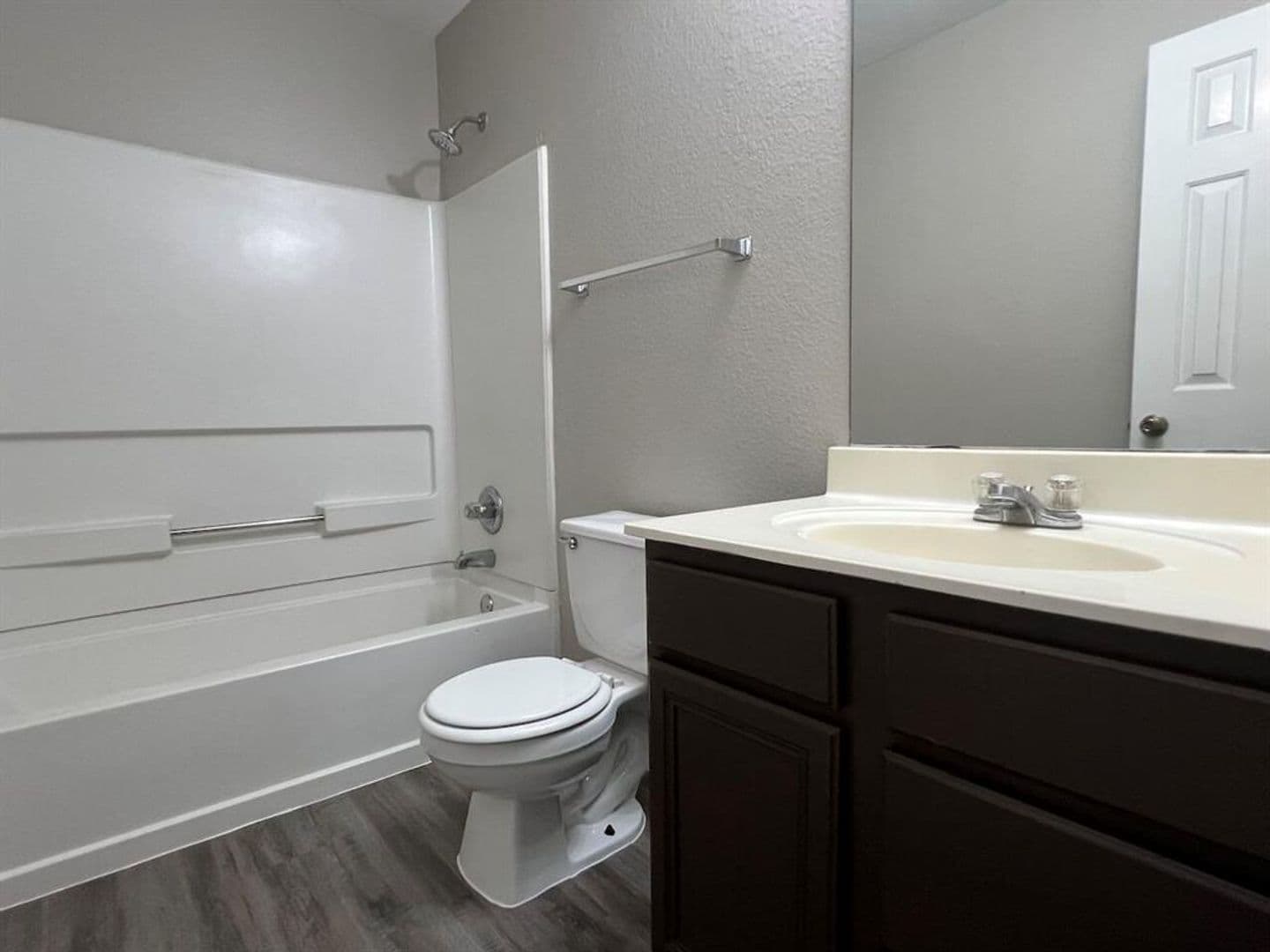 Del Valle House: 13120 Dearbonne Dr