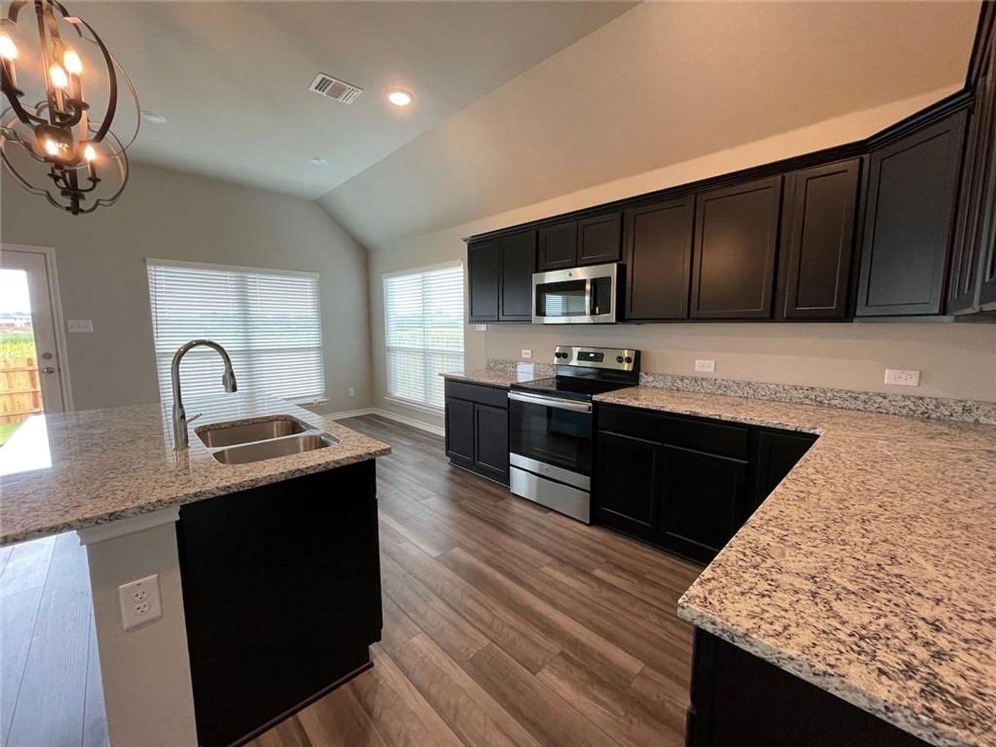 Temple House: 806 Hollyhock Dr