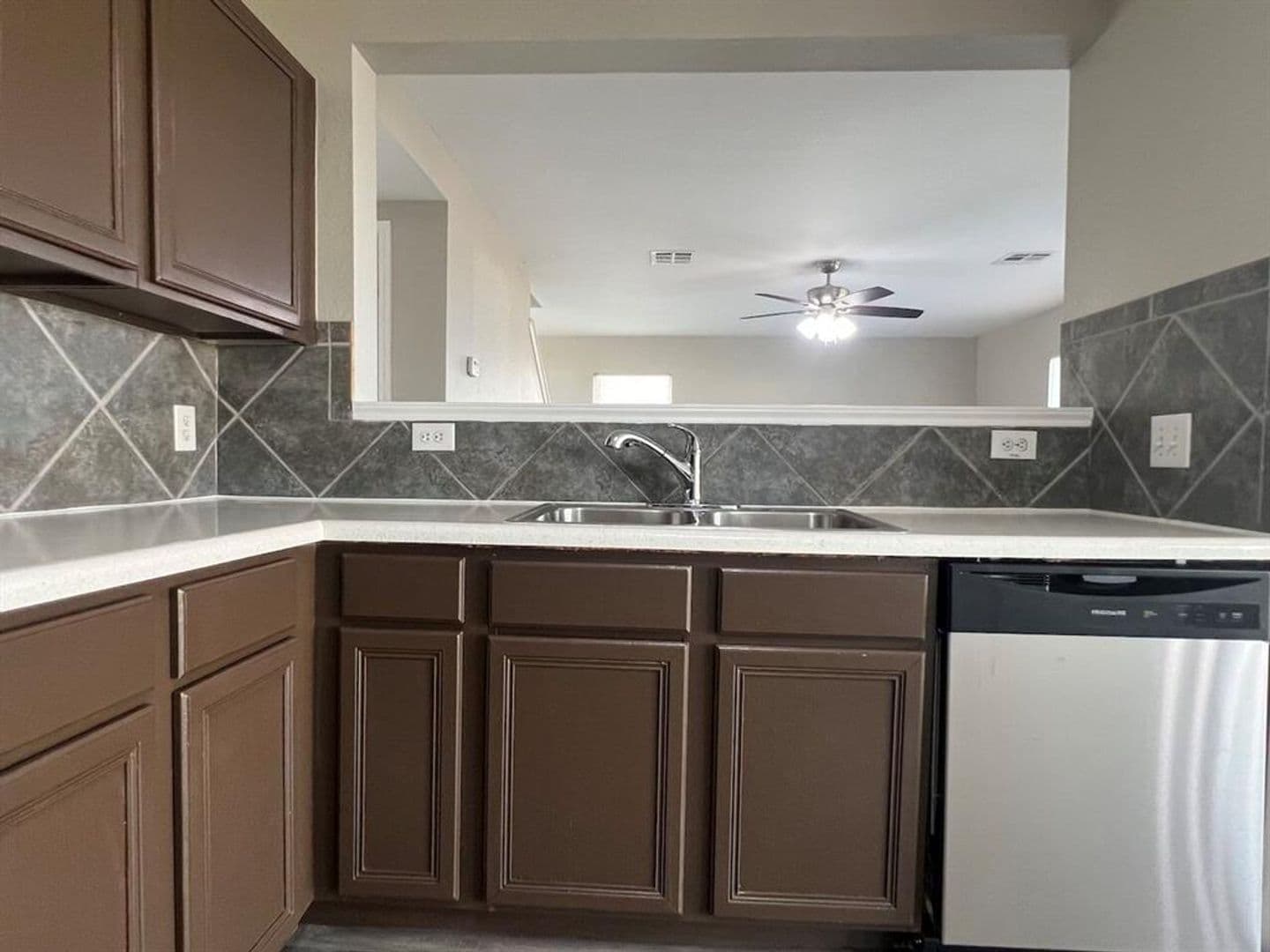 Del Valle House: 13120 Dearbonne Dr