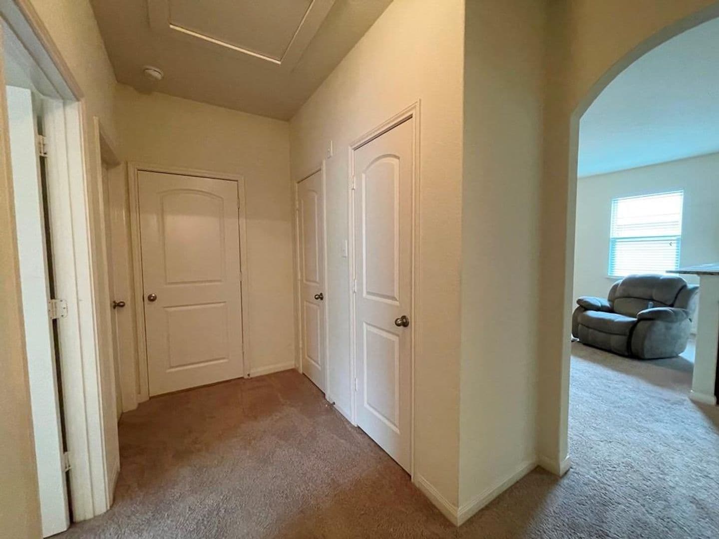 Jarrell House: 408 Farmer Ln
