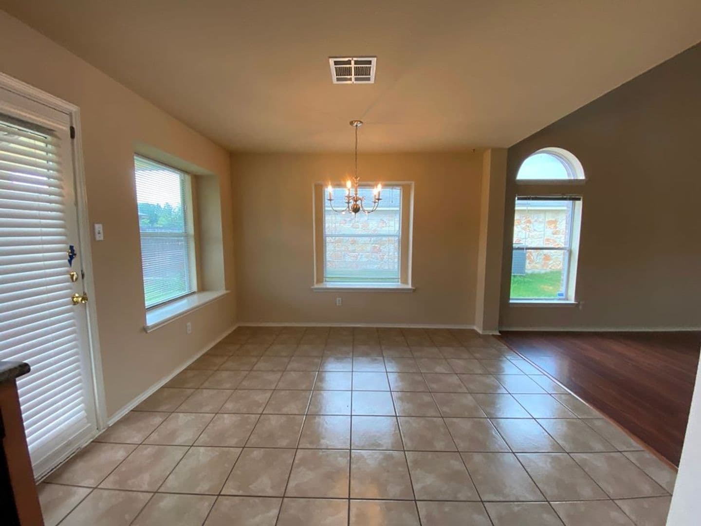 Leander House: 1005 Gentry Dr.