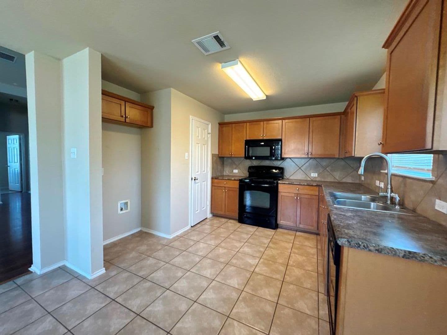 Leander House: 1005 Gentry Dr.
