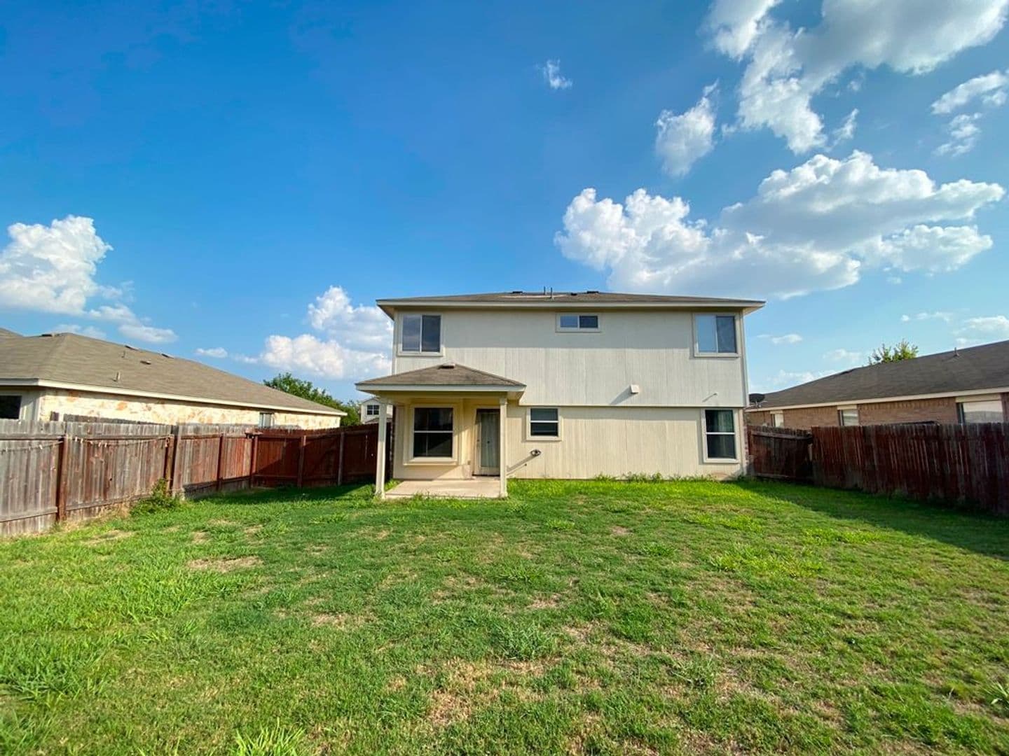 Leander House: 1005 Gentry Dr.