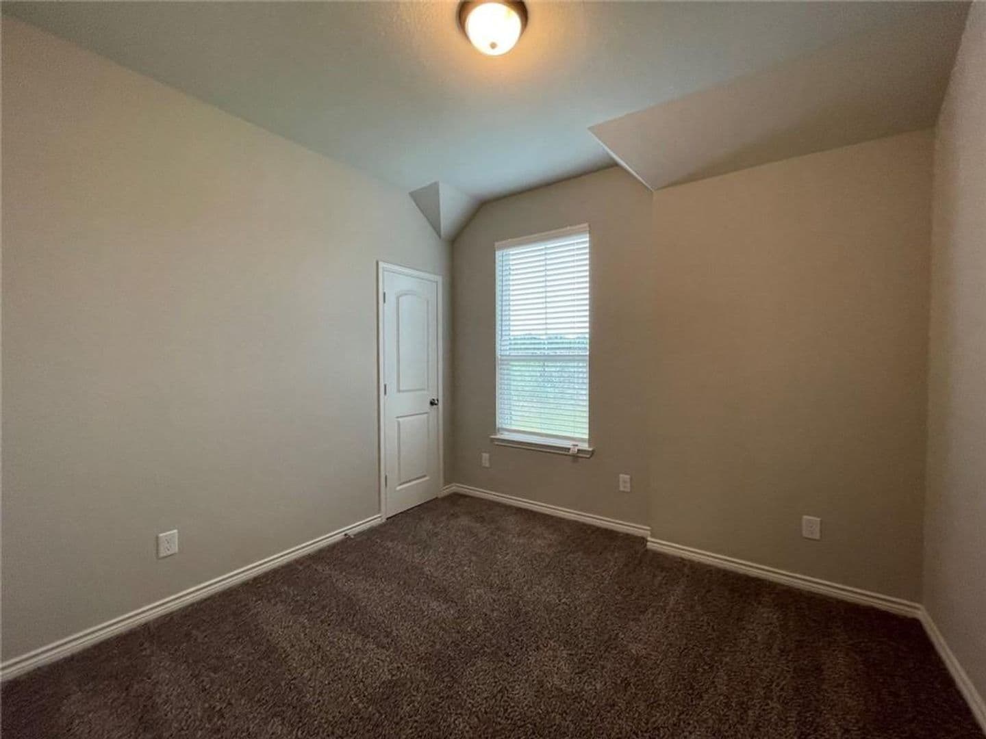 Temple House: 806 Hollyhock Dr