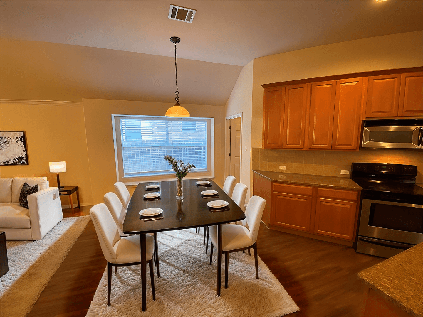 Round Rock House: 1002 Mesquite Hollow Pl.