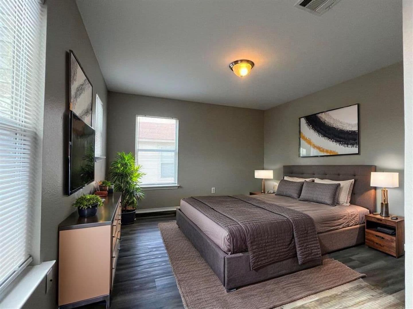 Del Valle House: 13120 Dearbonne Dr