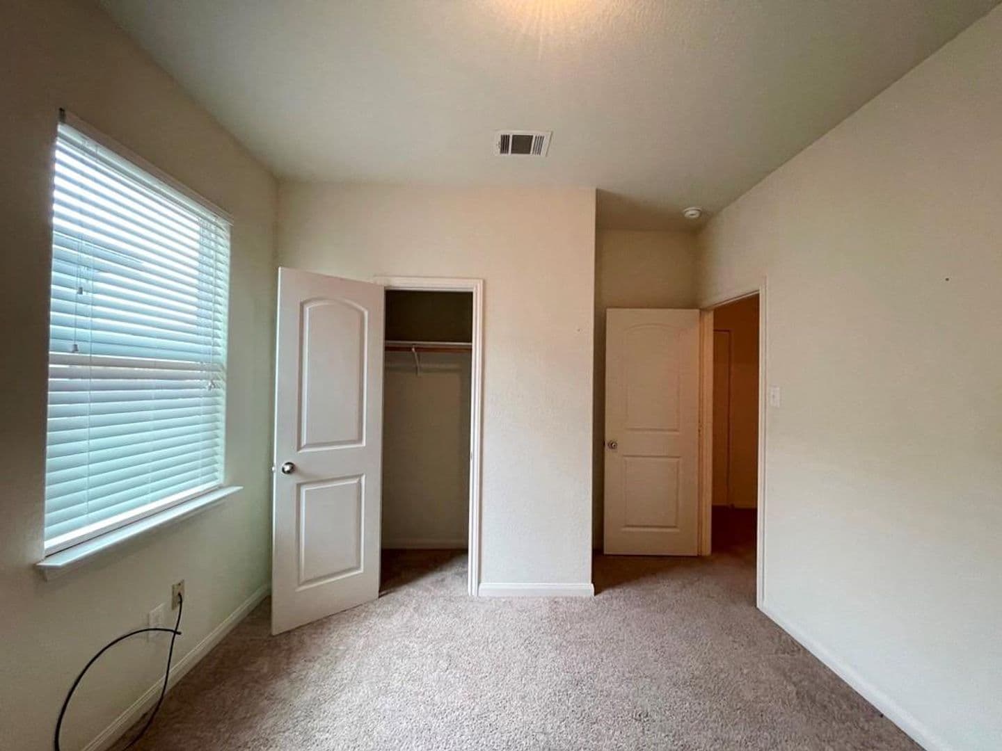 Jarrell House: 408 Farmer Ln
