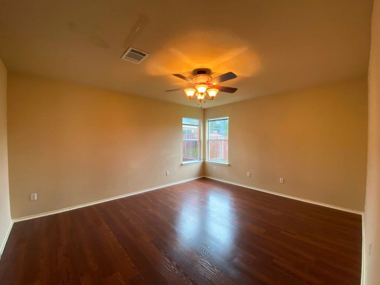Leander House: 1005 Gentry Dr.