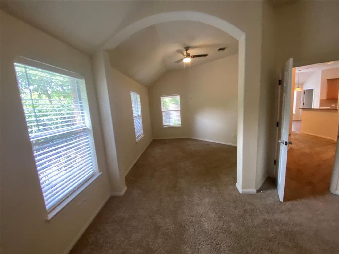 Round Rock House: 1002 Mesquite Hollow Pl.