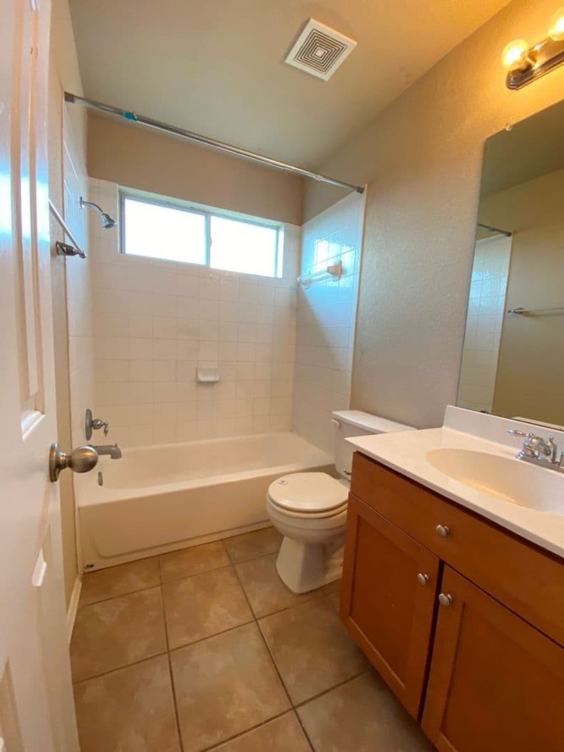 Leander House: 1005 Gentry Dr.
