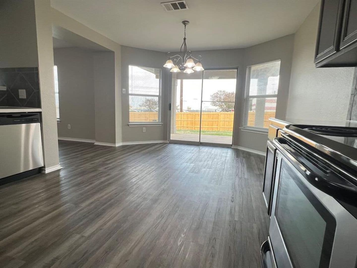 Del Valle House: 13120 Dearbonne Dr