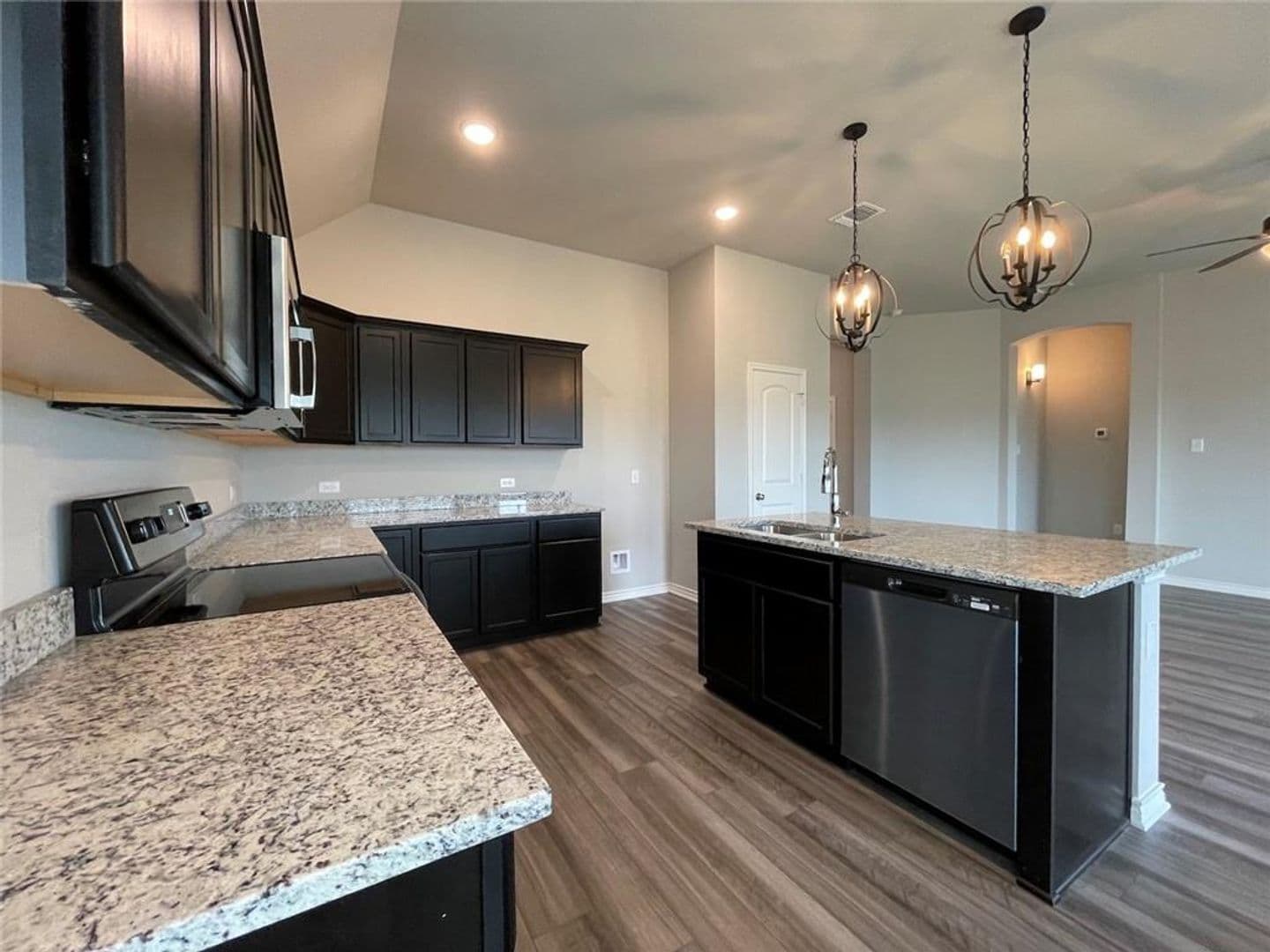 Temple House: 806 Hollyhock Dr