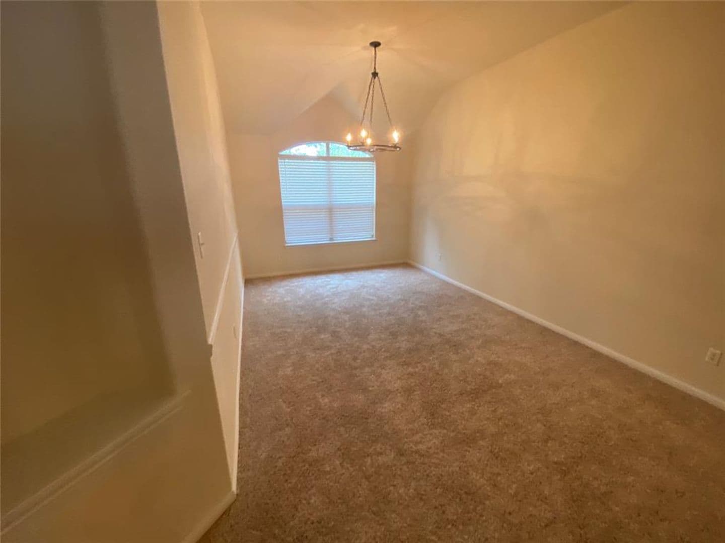 Round Rock House: 1002 Mesquite Hollow Pl.