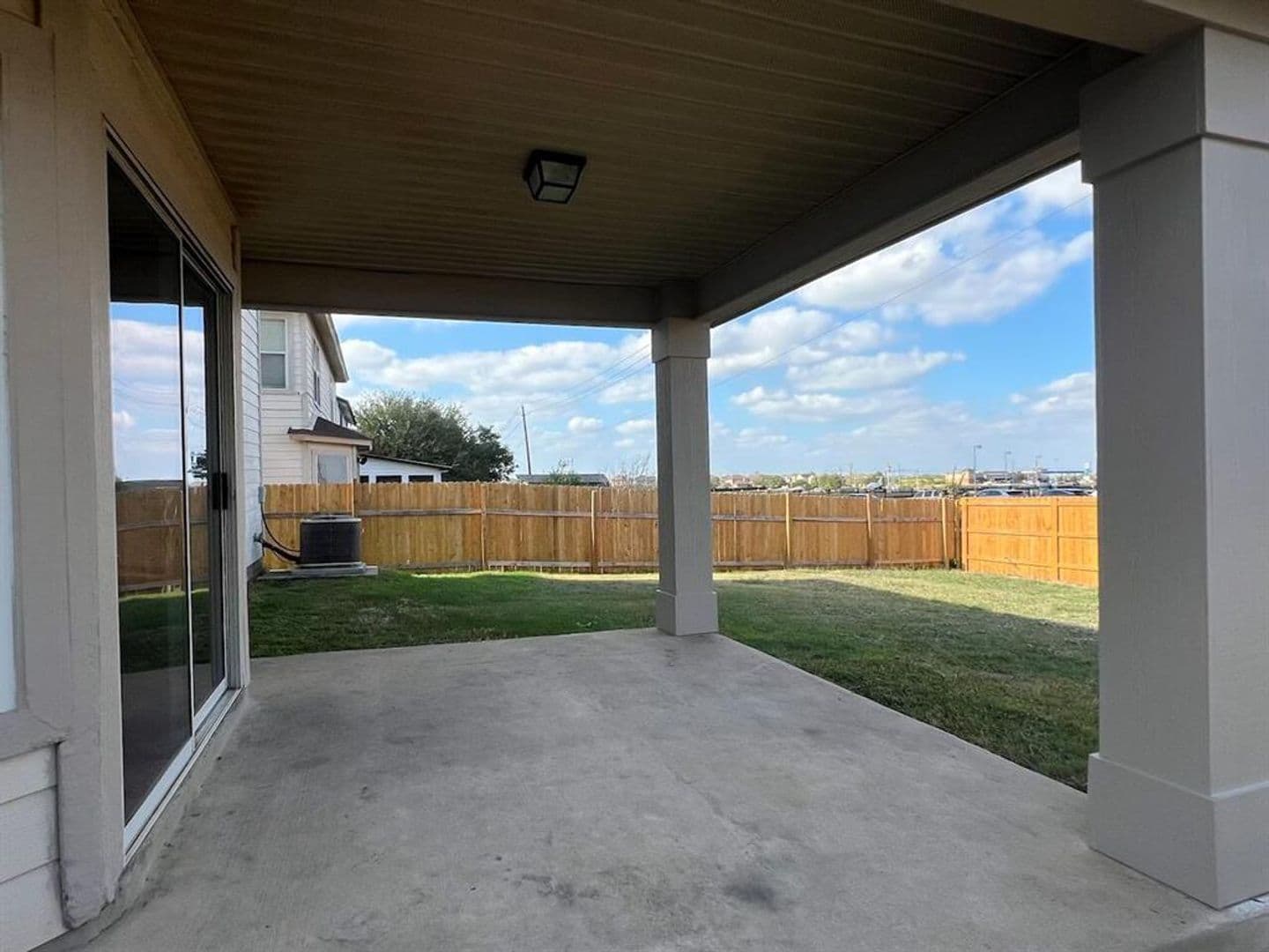 Del Valle House: 13120 Dearbonne Dr