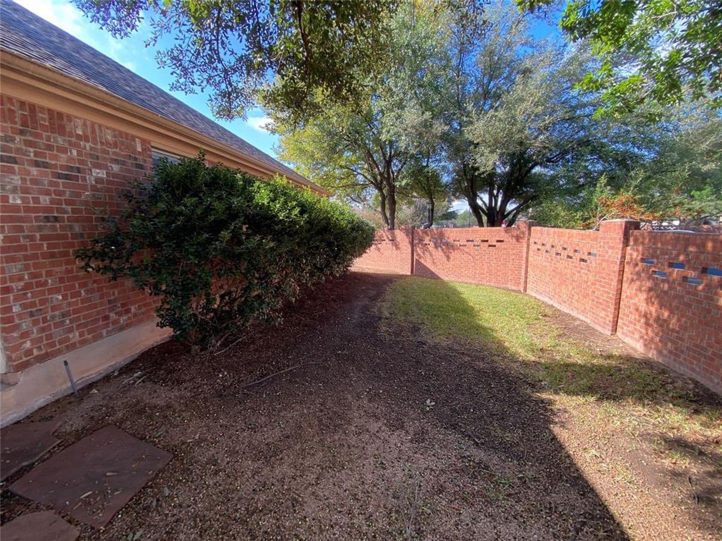 Round Rock House: 1002 Mesquite Hollow Pl.