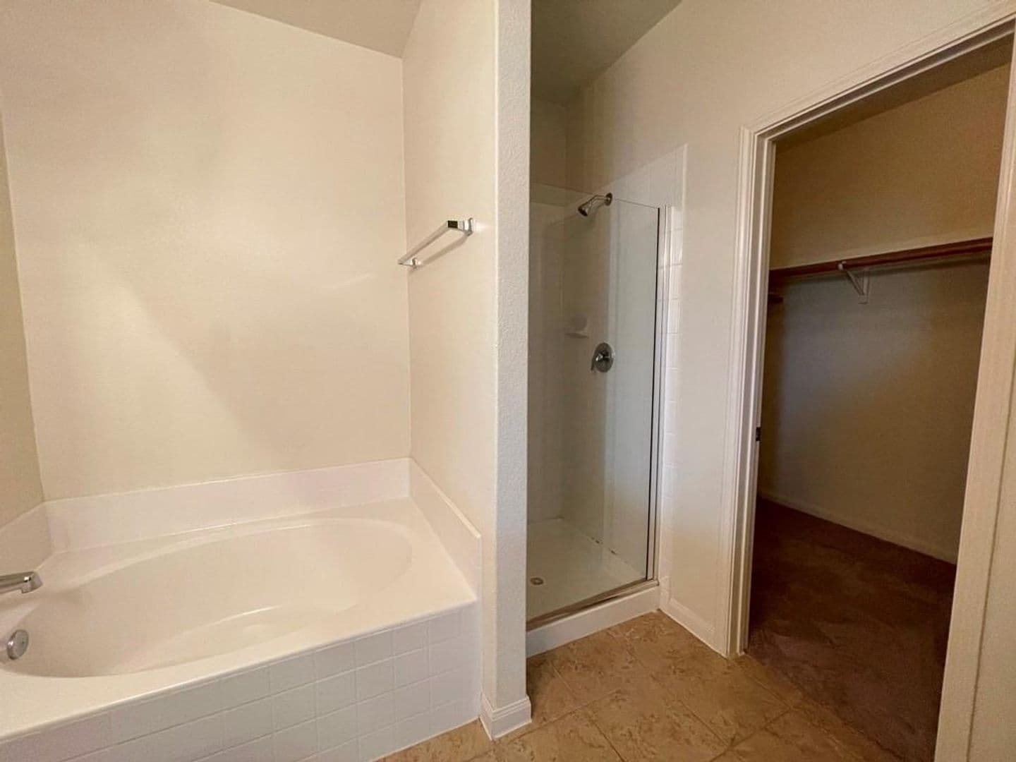 Jarrell House: 408 Farmer Ln