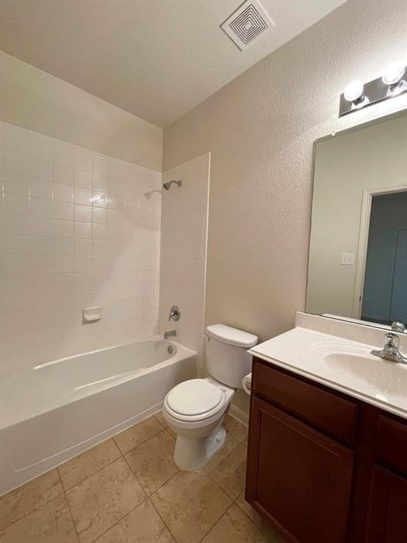Jarrell House: 408 Farmer Ln
