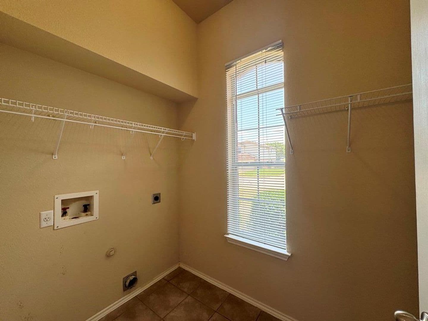 Leander House: 1005 Gentry Dr.