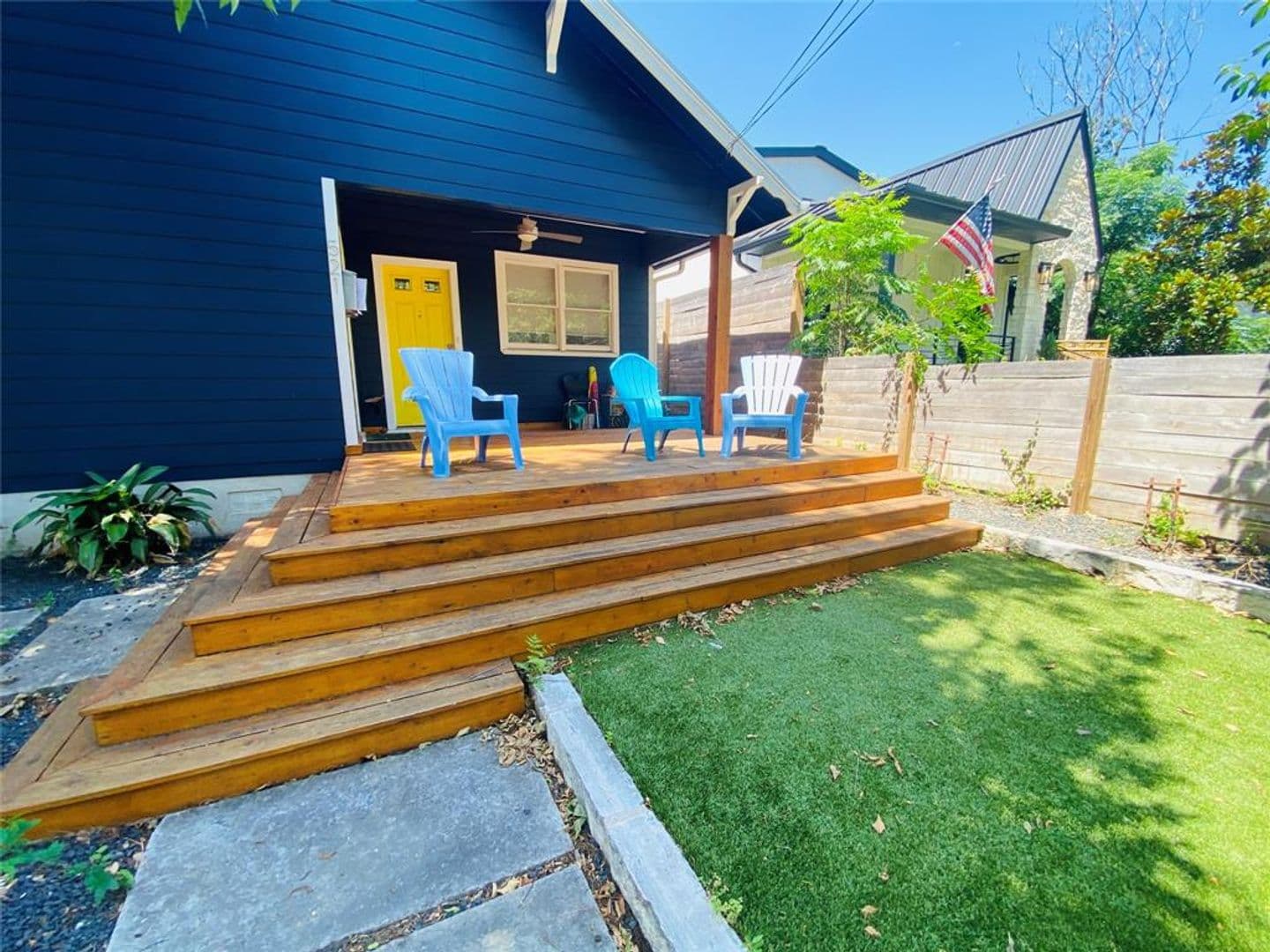 Austin House: 521 E Live Oak St