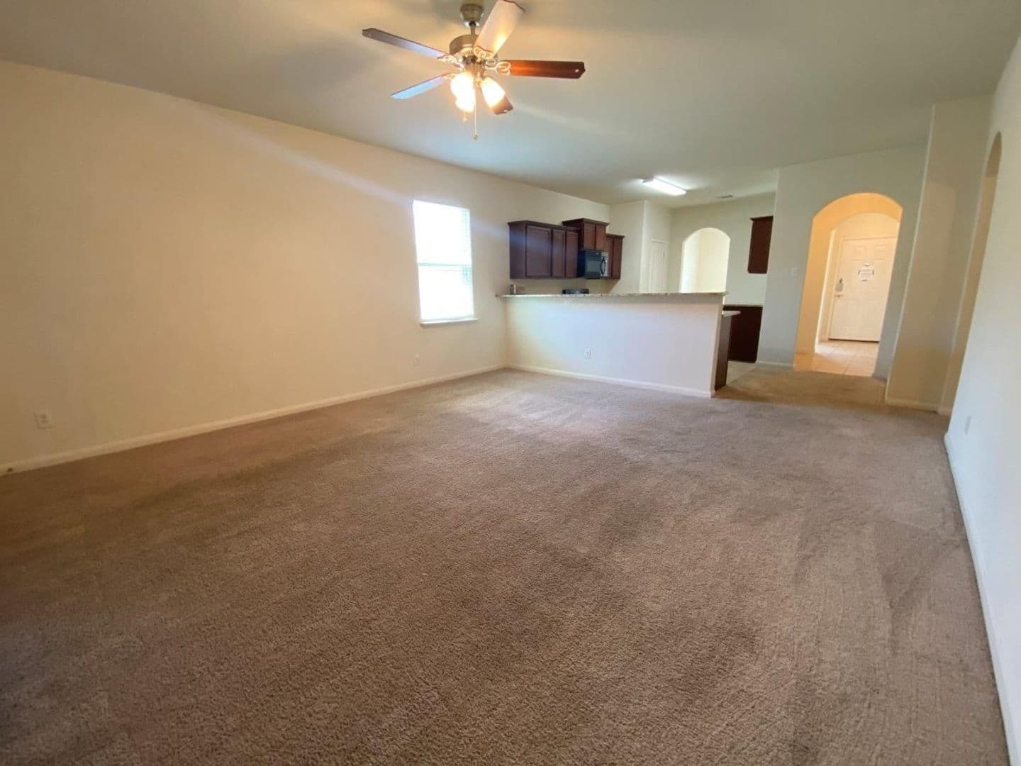 Jarrell House: 408 Farmer Ln