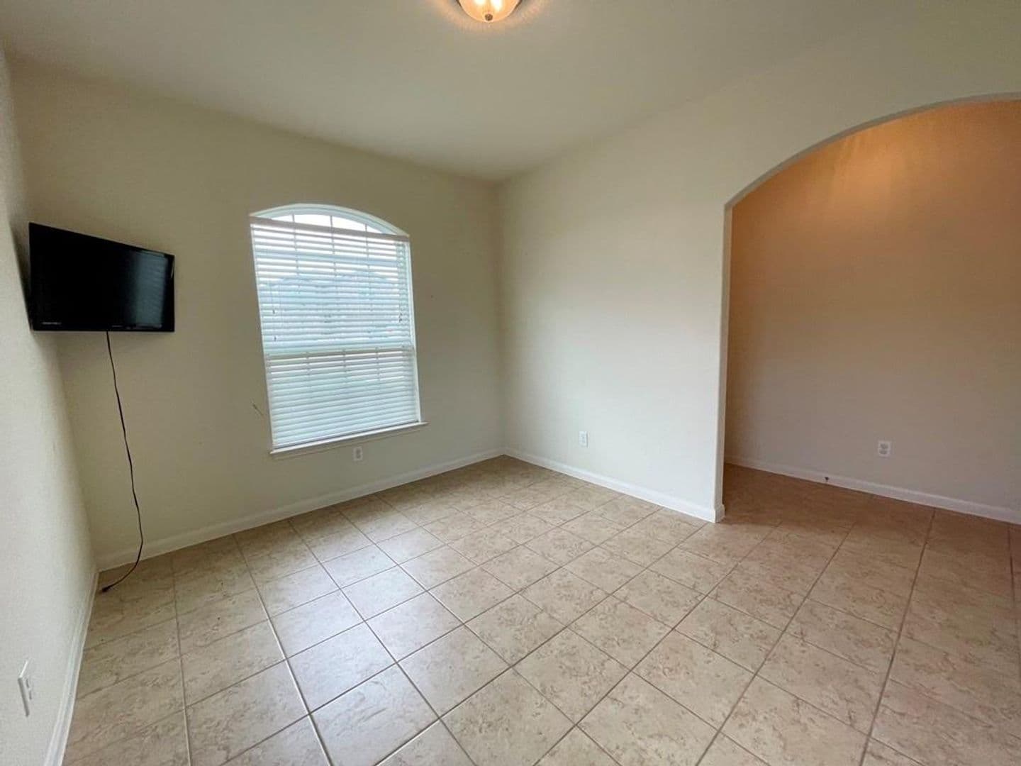 Jarrell House: 408 Farmer Ln