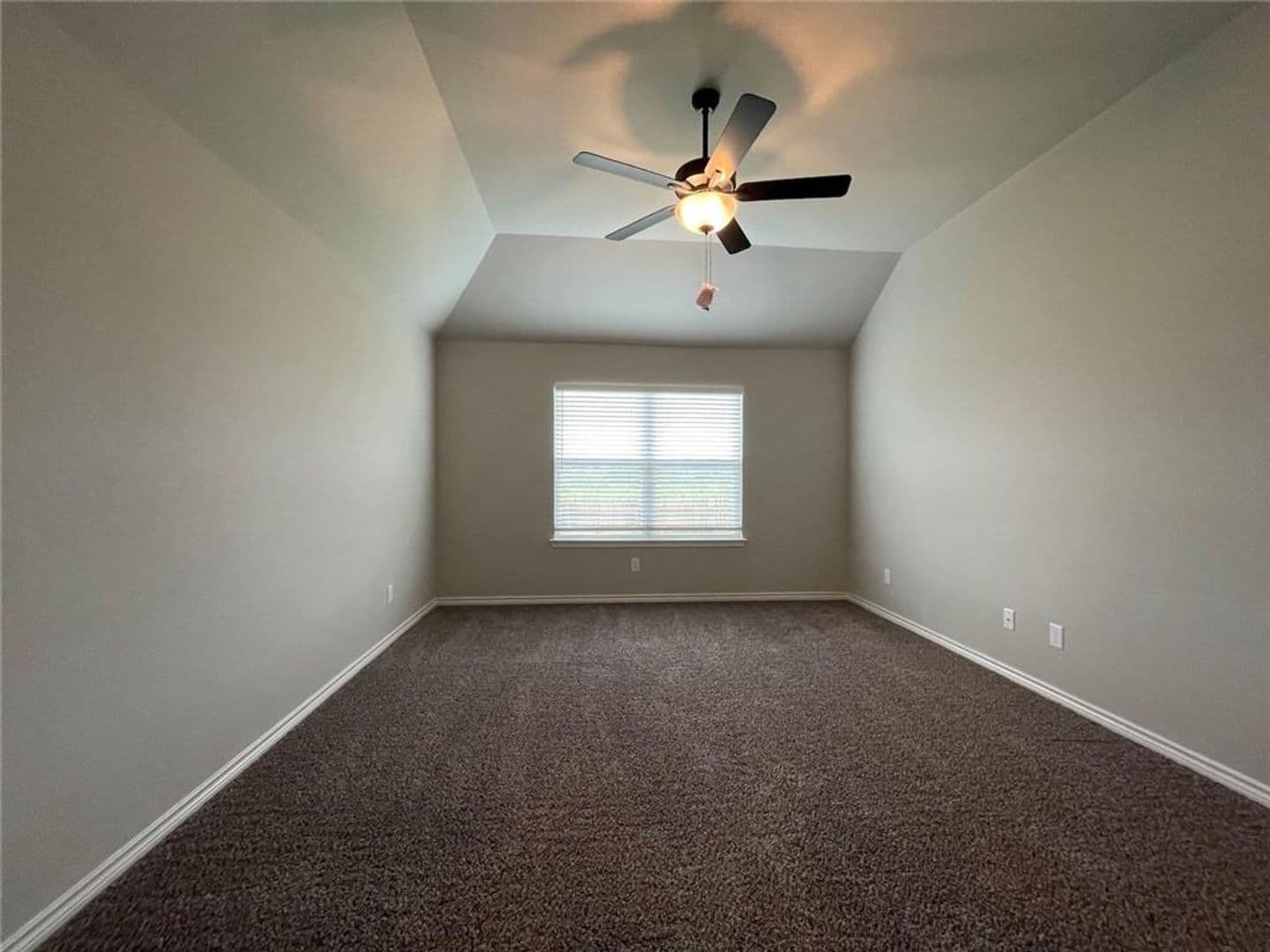 Temple House: 806 Hollyhock Dr
