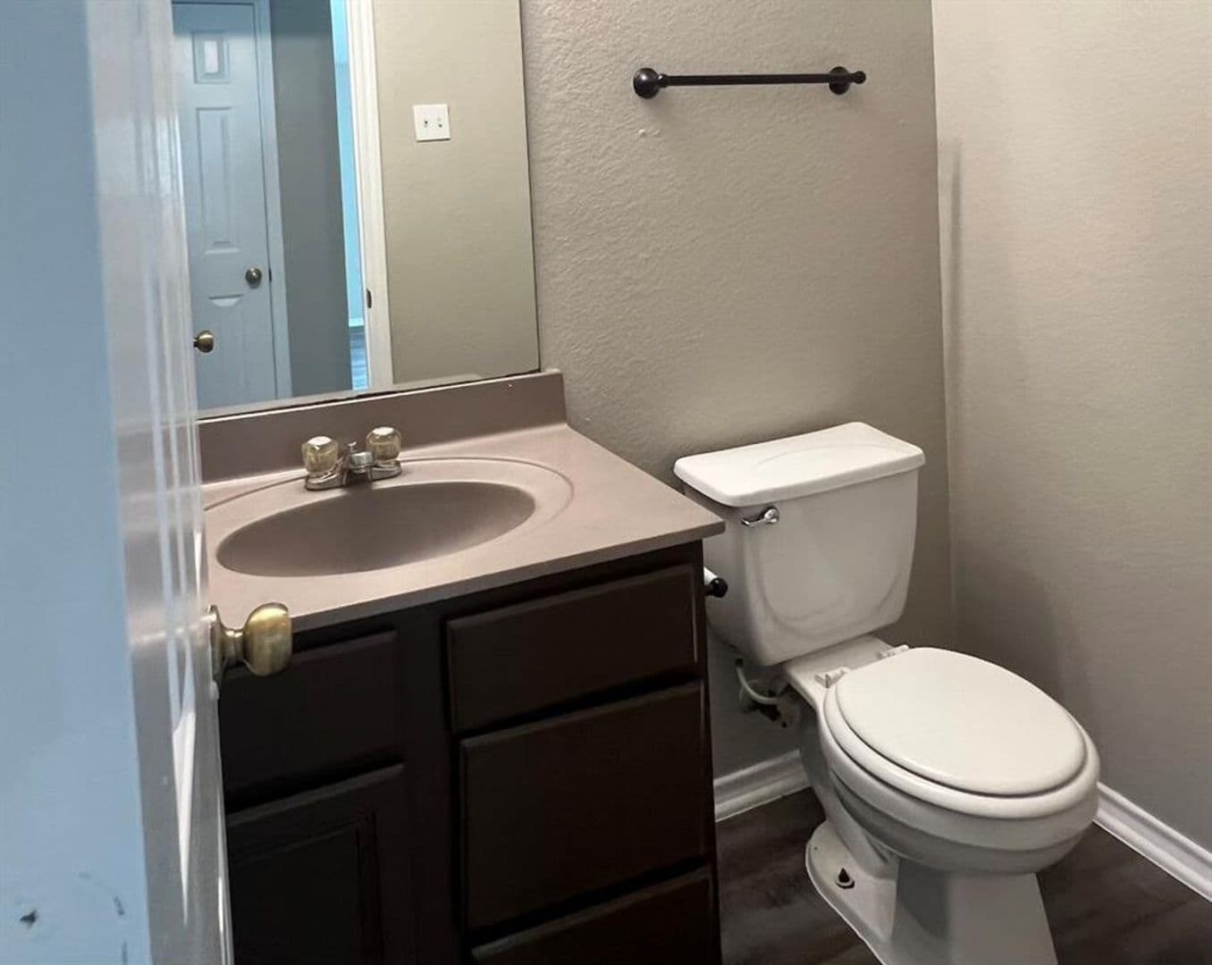 Del Valle House: 13120 Dearbonne Dr