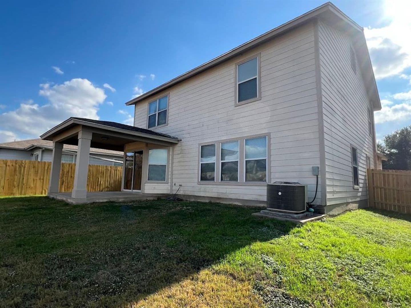 Del Valle House: 13120 Dearbonne Dr