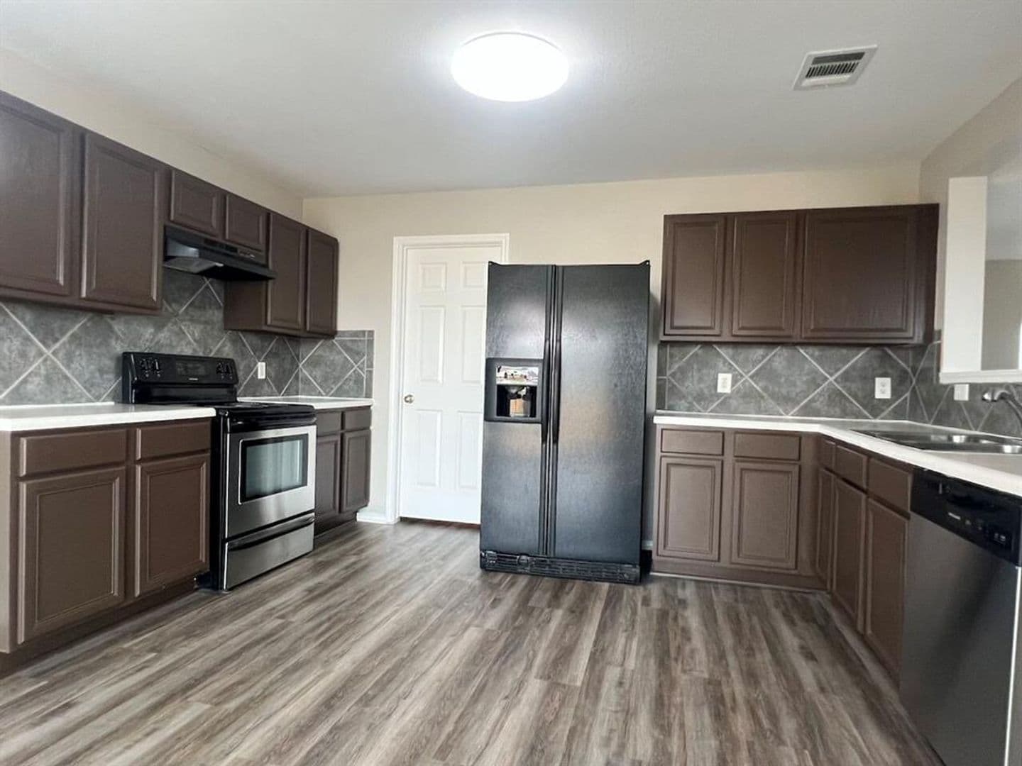 Del Valle House: 13120 Dearbonne Dr