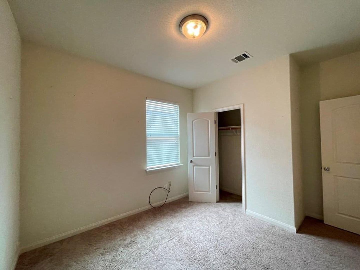 Jarrell House: 408 Farmer Ln