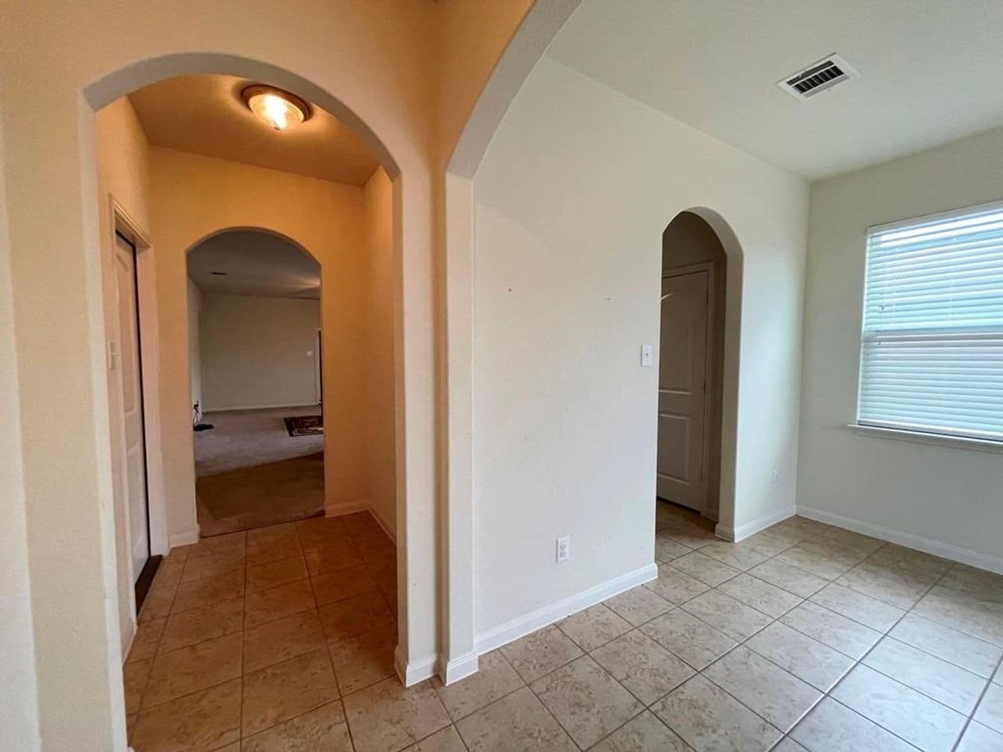 Jarrell House: 408 Farmer Ln
