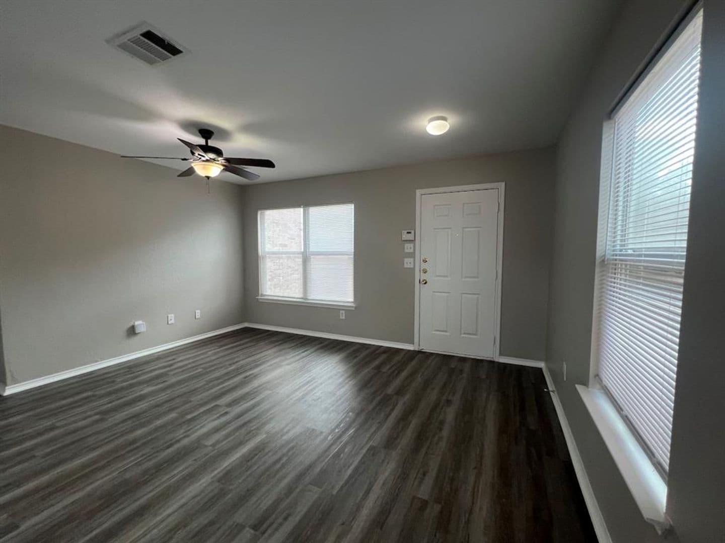 Del Valle House: 13120 Dearbonne Dr