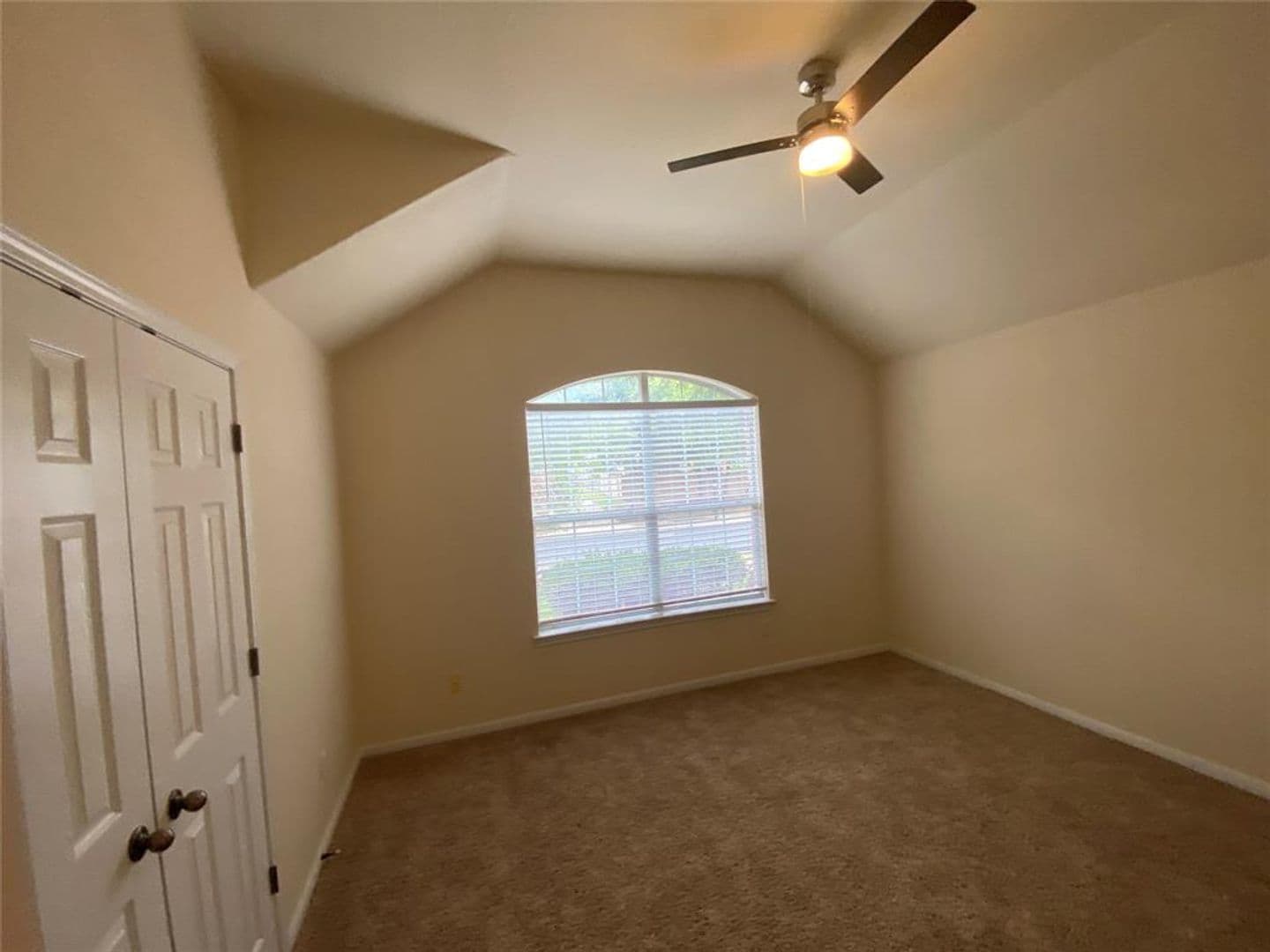 Round Rock House: 1002 Mesquite Hollow Pl.