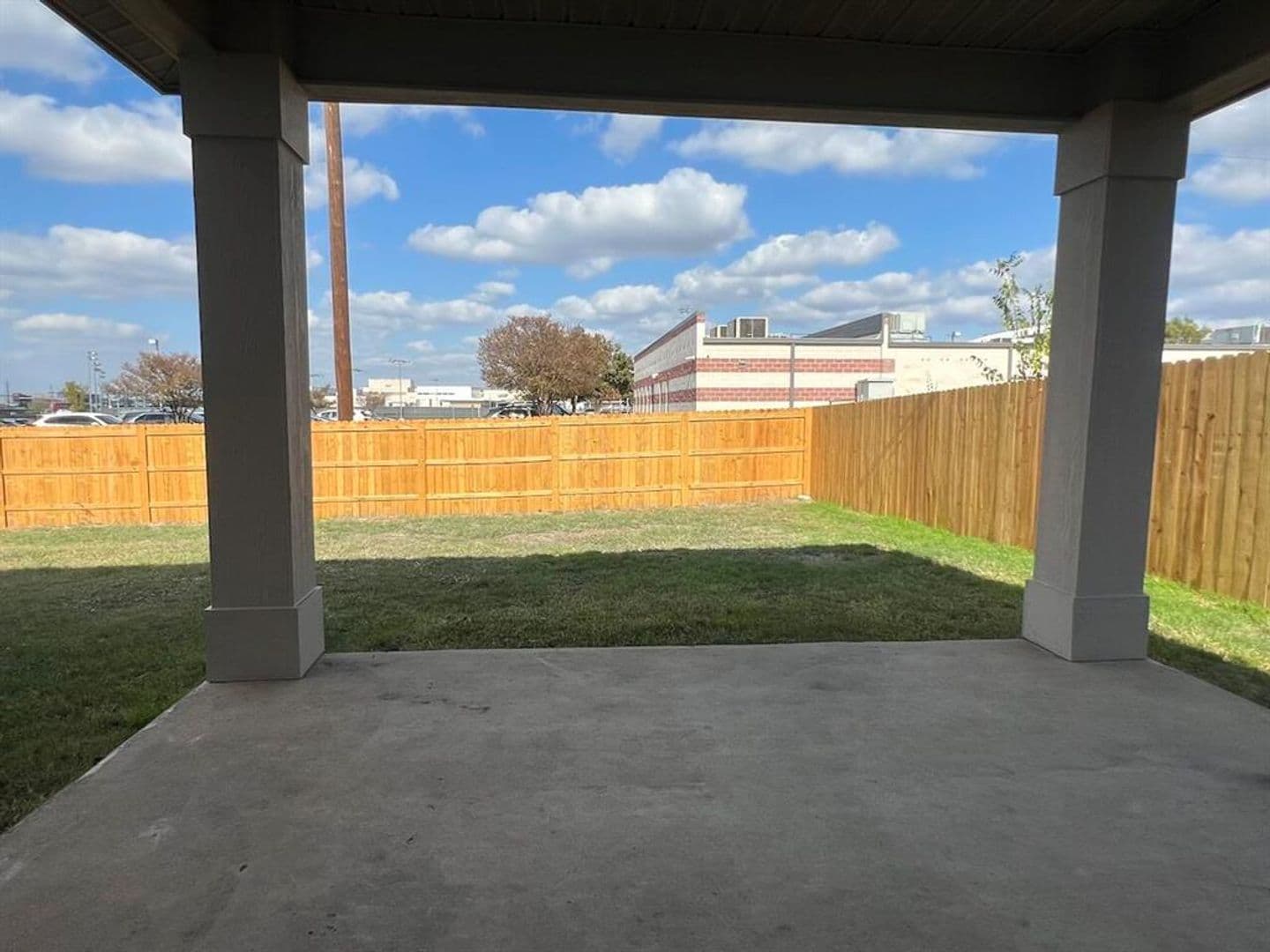 Del Valle House: 13120 Dearbonne Dr
