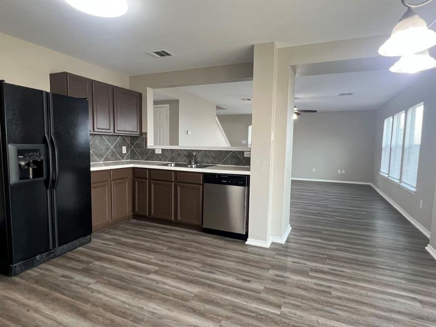 Del Valle House: 13120 Dearbonne Dr