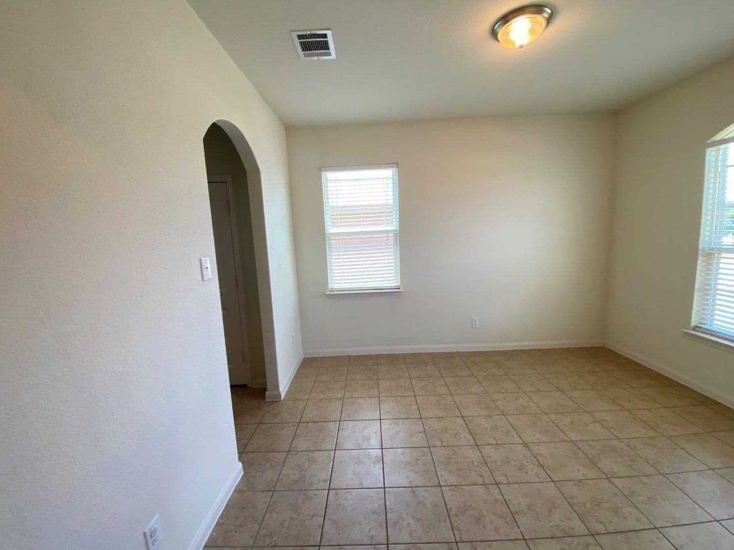 Jarrell House: 408 Farmer Ln