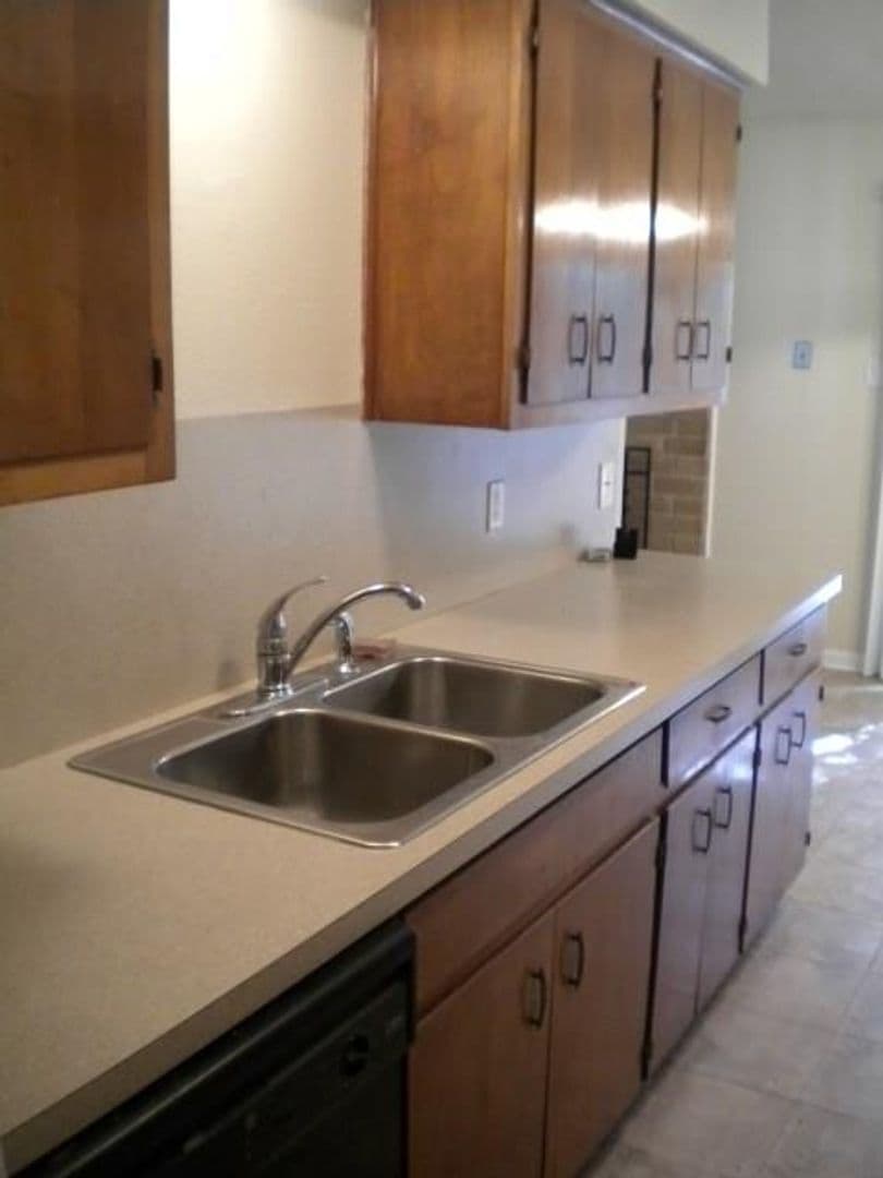 Round Rock Apartment: 1305 Glenda Dr.